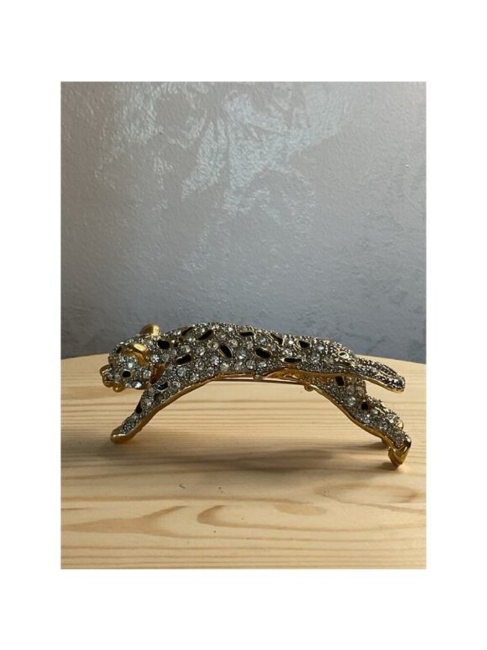 Gold Pave Rhinestone Leopard Panther Shoulder Brooch Pin 80s Runway Mob Wife Whi - Picture 4 of 7